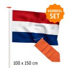 Actieset geschikt voor een gevelstok: Nederlandse vlag (MARINEblauw) 100x150cm en oranje wimpel 175cm (let op: zonder gevelstok)